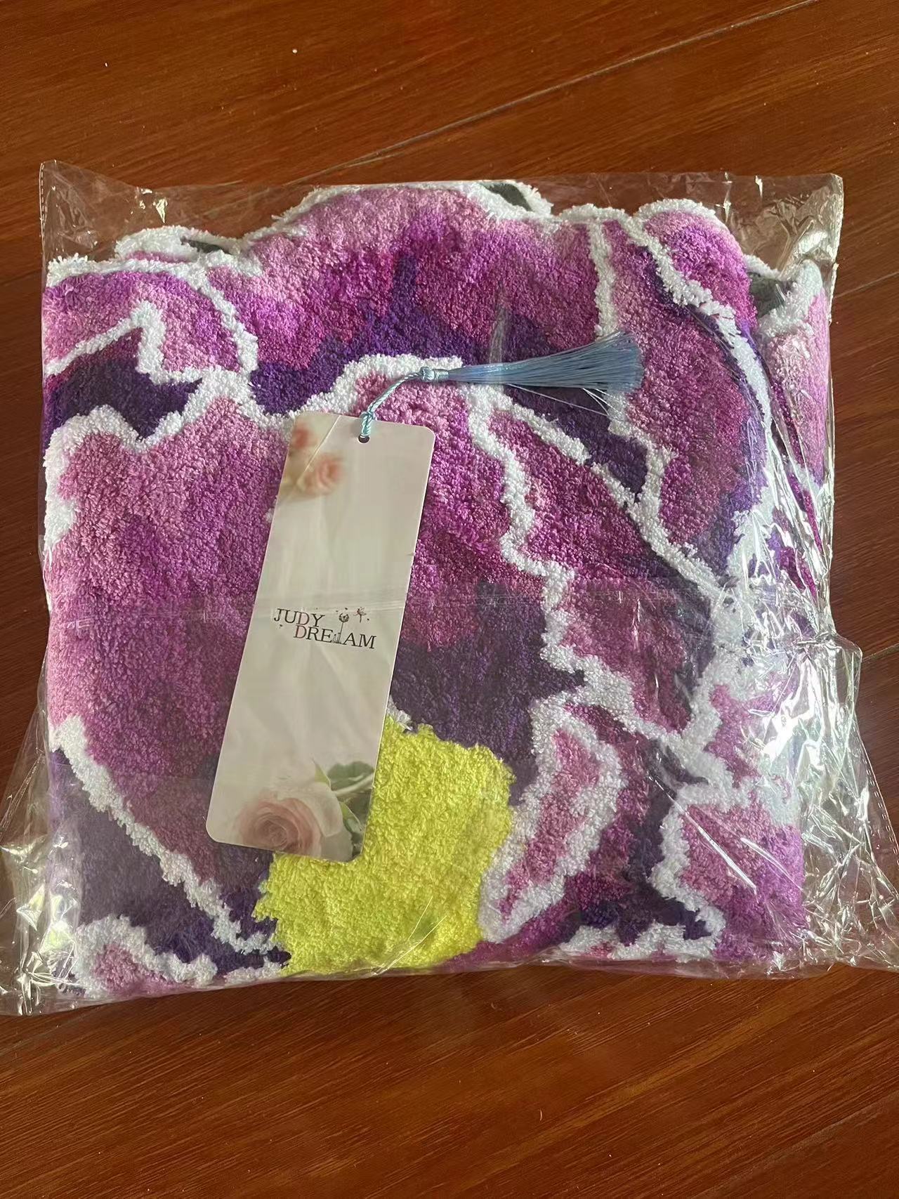 Judy Dre am Red Flowers Shape Round Area Rugs Handmade Sunflowers Rug for Bedroom/Living Room/Kitchen/Bathroom/Bedside Floor Mat Non-Slip Washable Floral Doormat 35.4" X 35.4"